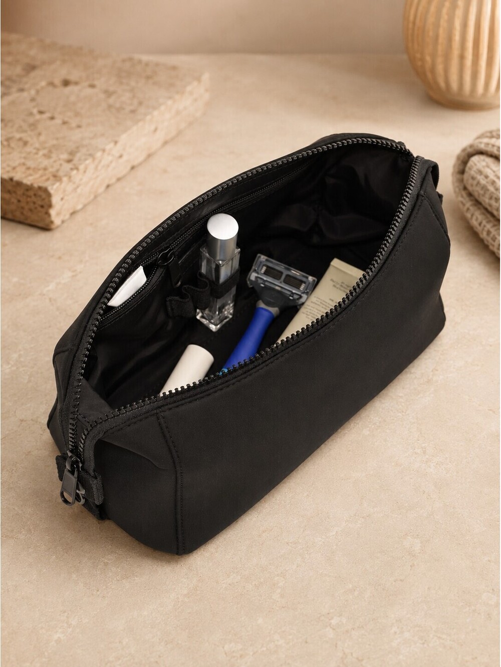 Quince All-Day Neoprene Toiletry Bag Black Water-Resistant Travel NIP